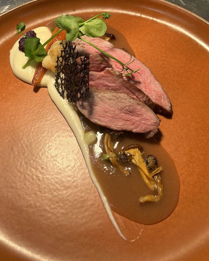 Magret rosé, purée et champignons